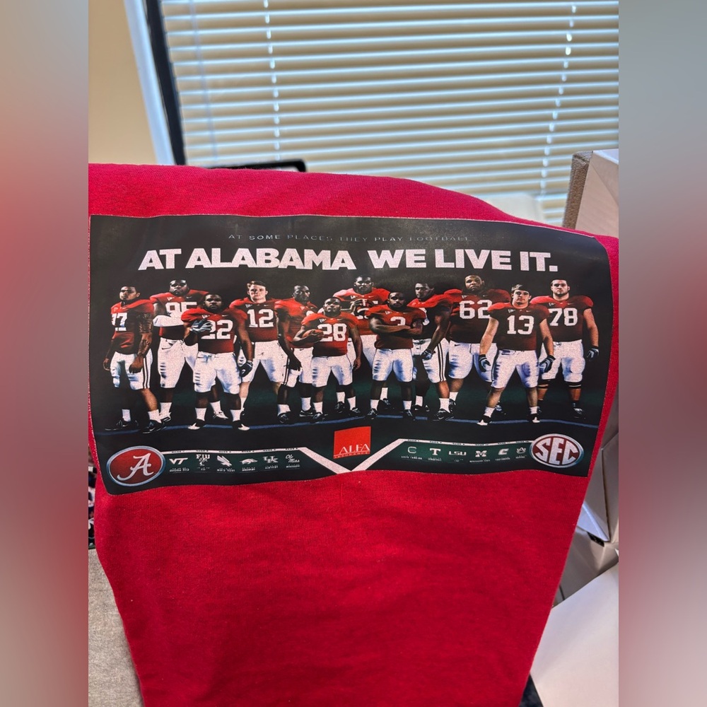 NEW Alabama Crimson Tide Red Graphic T-Shirt size XL